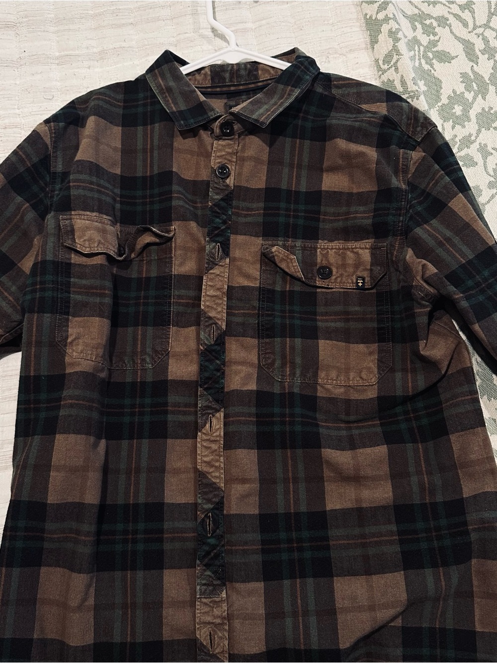 Billabong Men's Brown & Green Plaid Button-Down Shirt